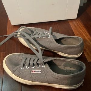 Superga grey sneakers!